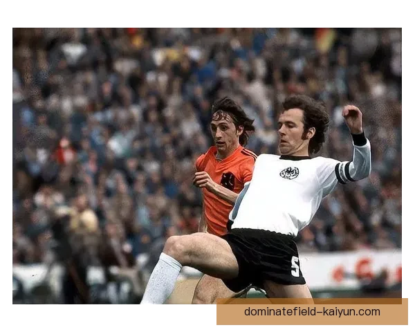 贝肯鲍尔职业生涯回顾：从少年成名到足球皇帝的成长之路